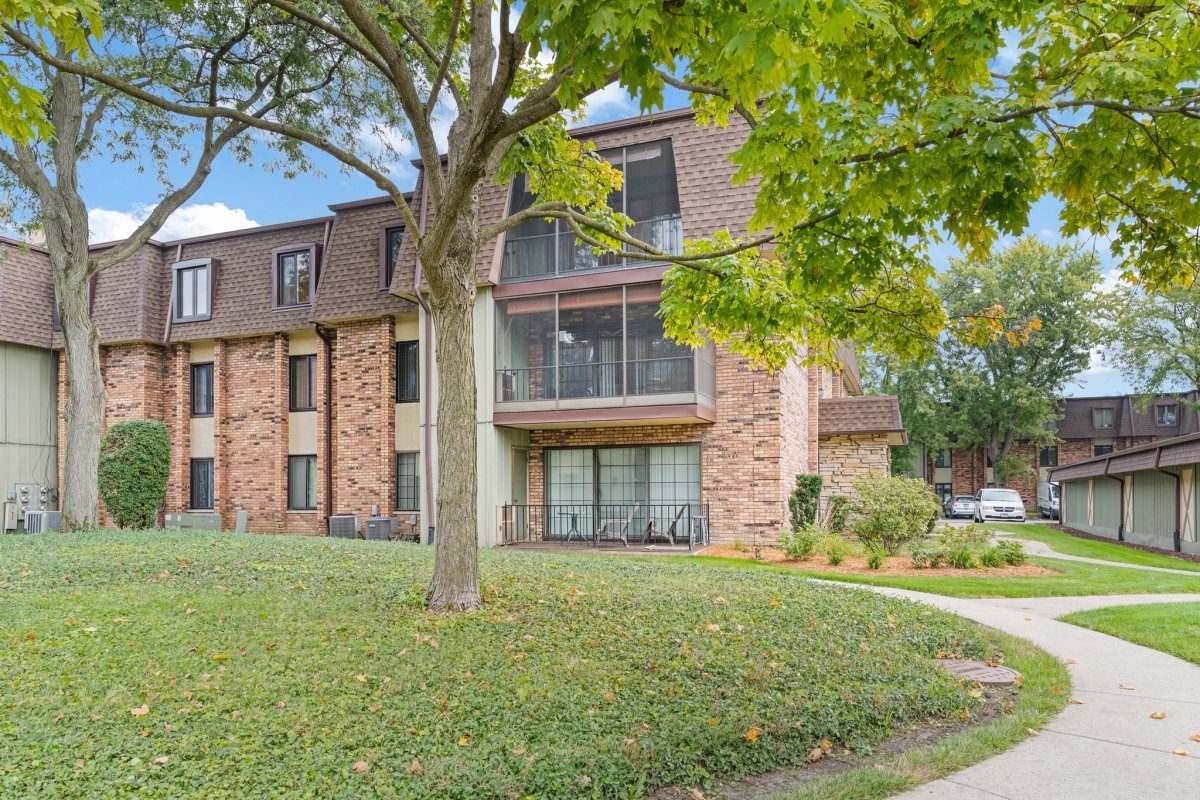 Beautiful and Spacious 2-Bedroom Condo in Palos Hills! For sale