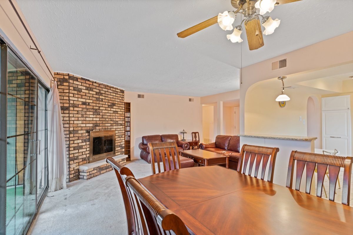 Beautiful and Spacious 2-Bedroom Condo in Palos Hills! For sale