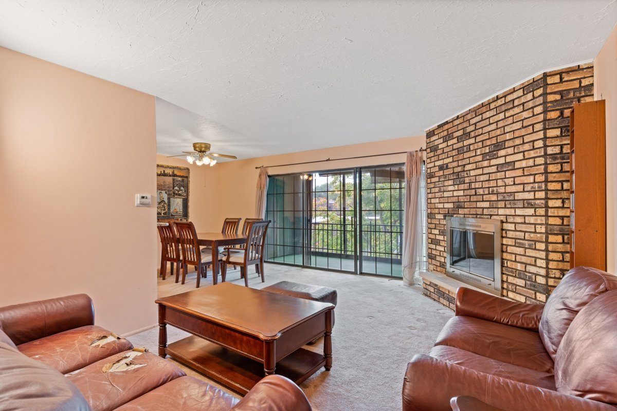 Beautiful and Spacious 2-Bedroom Condo in Palos Hills! For sale