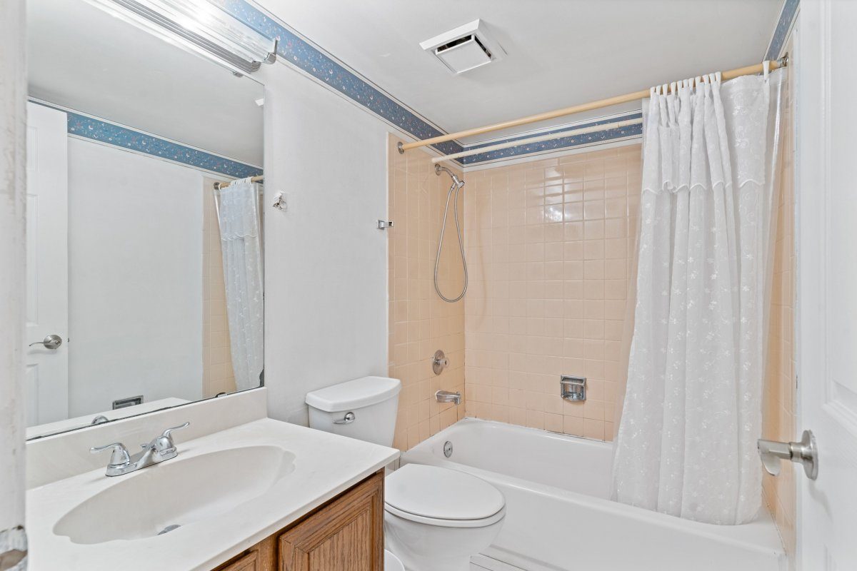 Beautiful and Spacious 2-Bedroom Condo in Palos Hills! For sale