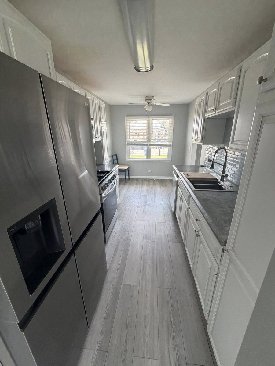 Išnuomojamas erdvus 3 miegamųjų, 1,5 vonios townhouse Naperville, zip 60540.
