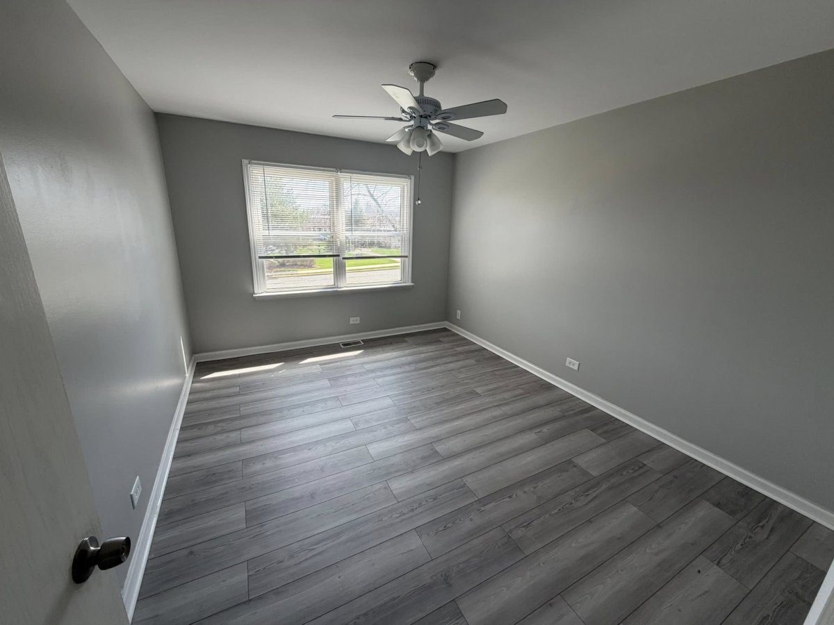 Išnuomojamas erdvus 3 miegamųjų, 1,5 vonios townhouse Naperville, zip 60540.