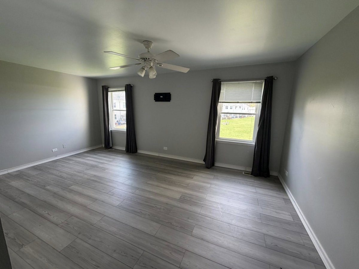 Išnuomojamas erdvus 3 miegamųjų, 1,5 vonios townhouse Naperville, zip 60540.