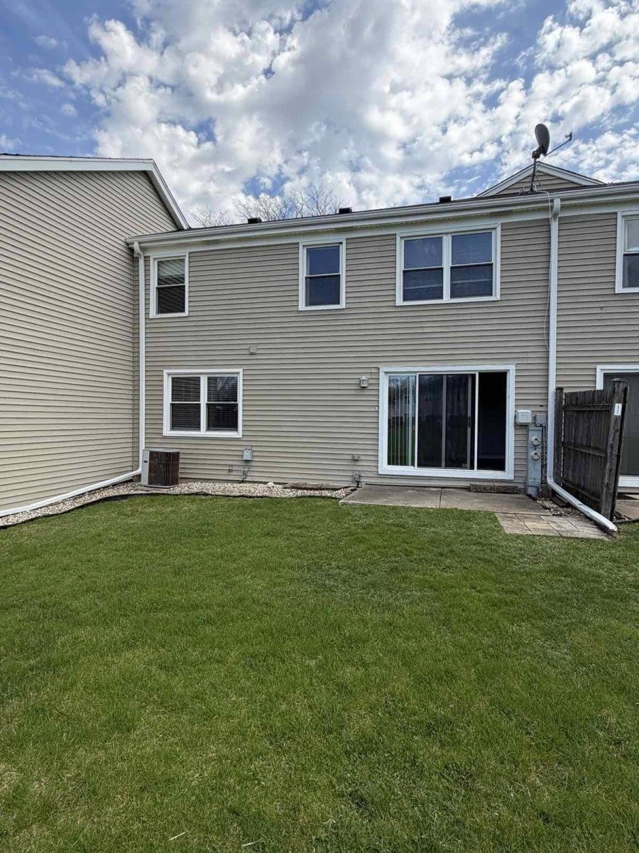 Nuomojamas 3 miegamųjų, 1,5 vonios townhouse Naperville