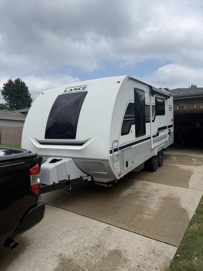 NEW PRICE! 2022 Lance 1995 – RV Trailer Rental (4 Seasons, Like New)
