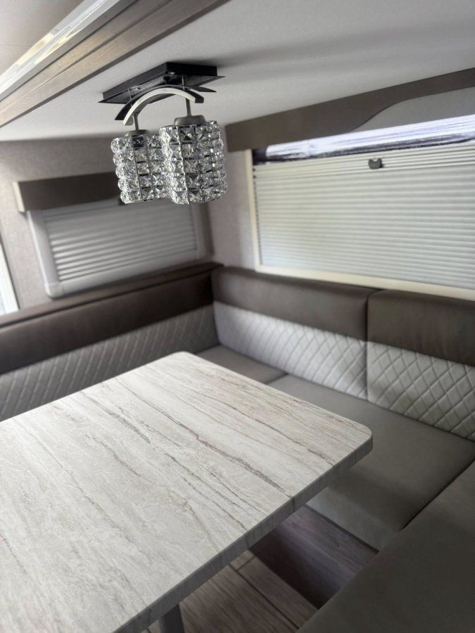NEW PRICE! 2022 Lance 1995 – RV Trailer Rental (4 Seasons, Like New)