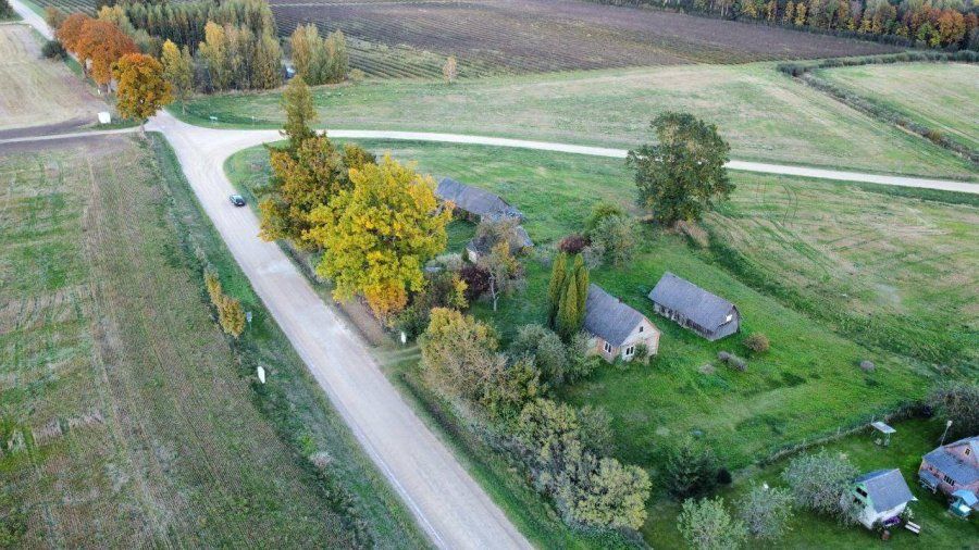 Parduoda sodybą ,-Anykščių r. sav., Troškūnų sen., Žviliūnų k. 7