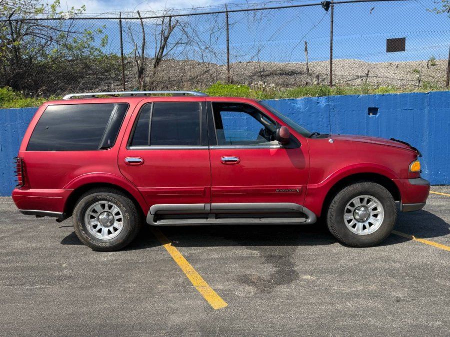 1998 Linclon Navigator NEEDS TLC 5.4L V8 4x4 Loaded Leather Third Row - $1,000